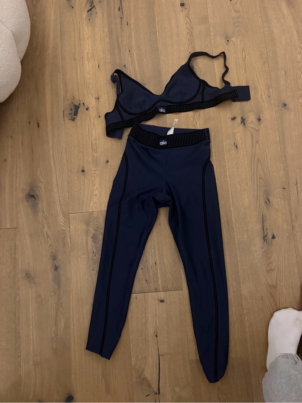 ALO Yoga airlift set